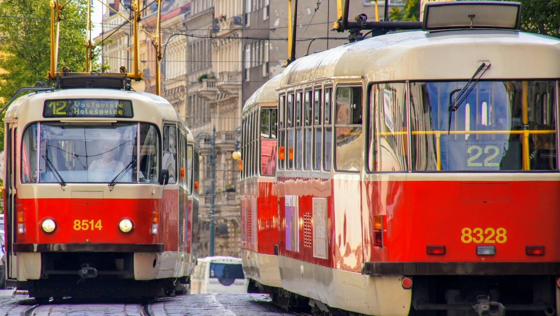 Za zranění v městské hromadné dopravě můžete získat nemalé odškodnění.